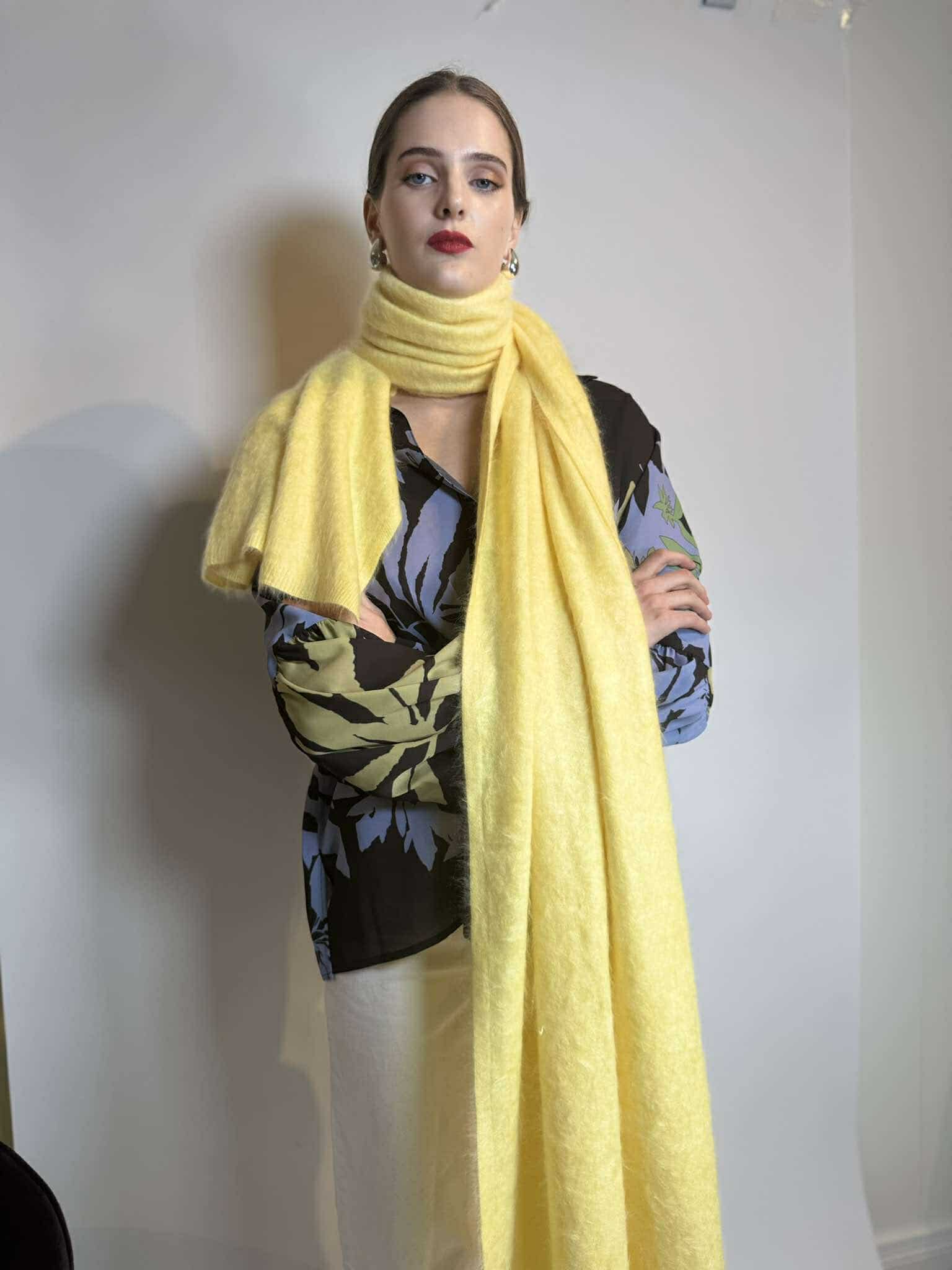 Pixie cashmere wrap / pale yellow